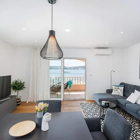 Sea Soon By The Beach, 2-bedrooms In Seget donji