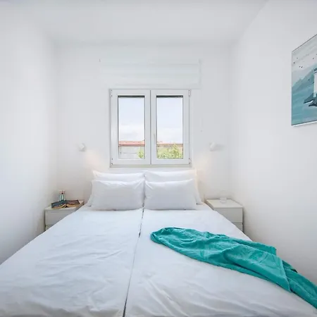 Sea Soon By The Beach, 2-bedrooms In Seget donji Apartament