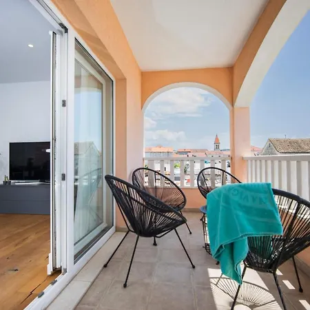 Sea Soon By The Beach, 2-bedrooms In Seget donji Apartament