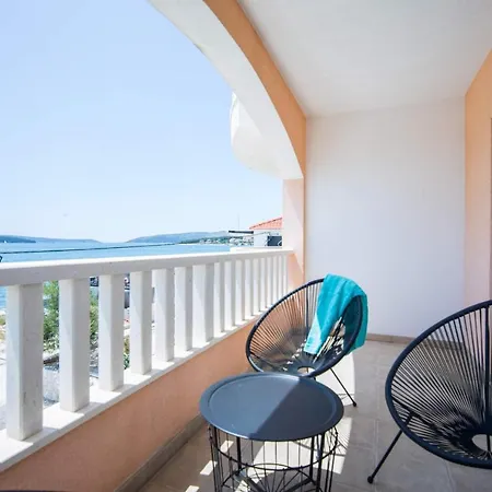 Sea Soon By The Beach, 2-bedrooms In Seget donji Apartament *