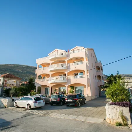 Sea Soon By The Beach, 2-bedrooms In Seget donji Apartament *
